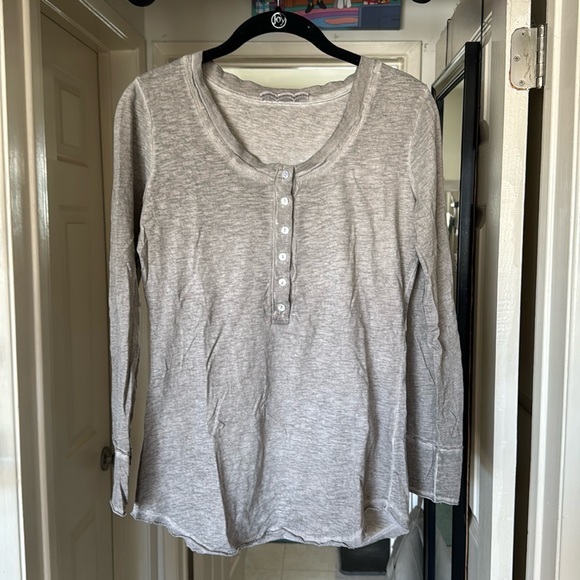 Tops - Woman’s Size Small Italian Made Brown Henley